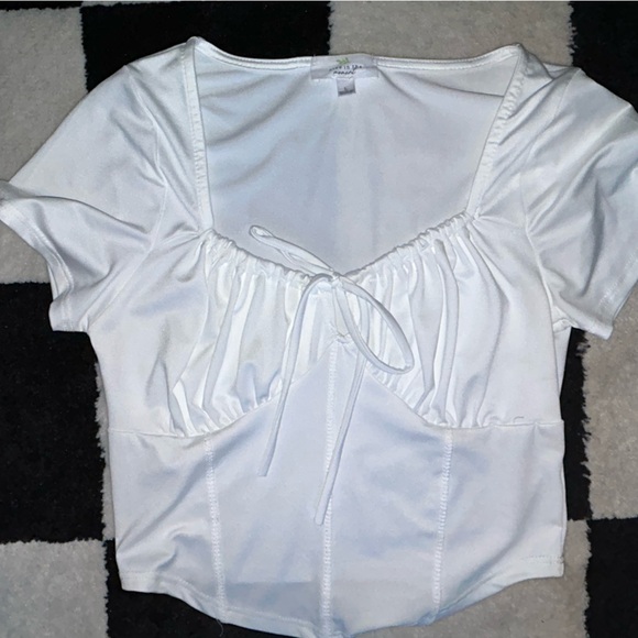 Size Large White “Life in the Moment” short sleeve blouse/shirt cropped. - Picture 6 of 6